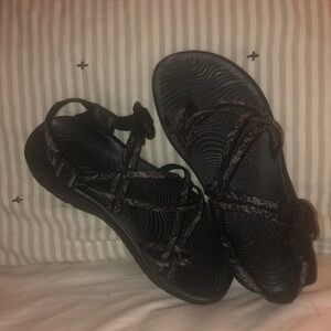 Women’s chaco size 8m